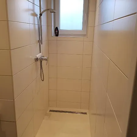 Monteurzimmer Jusy Πανσιόν *