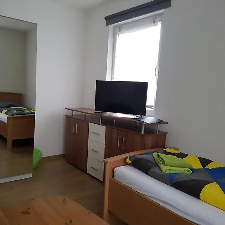 Monteurzimmer Jusy Πανσιόν *